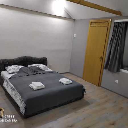 Lenilenii Bungalows Jajce Esterno foto