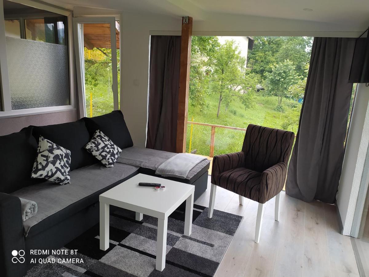 Lenilenii Bungalows Jajce Esterno foto