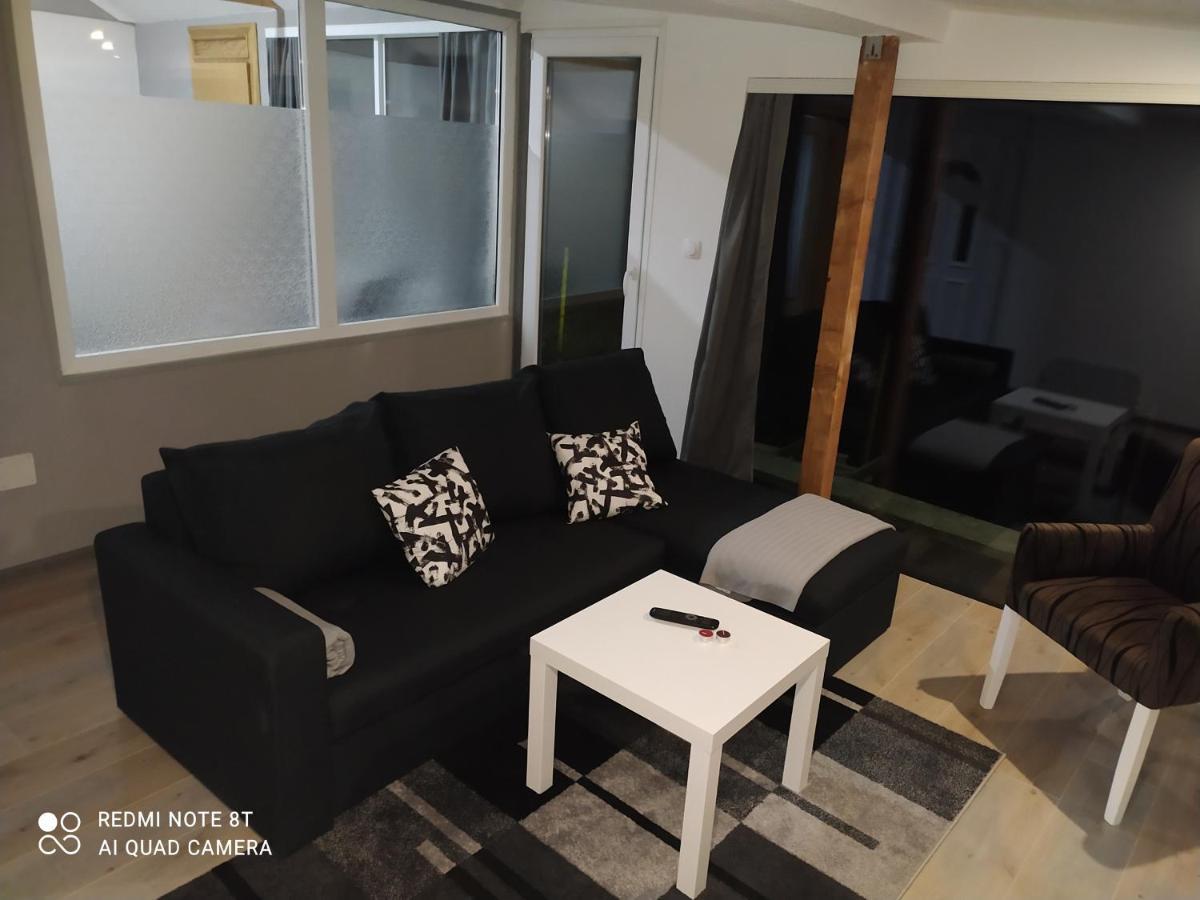 Lenilenii Bungalows Jajce Esterno foto