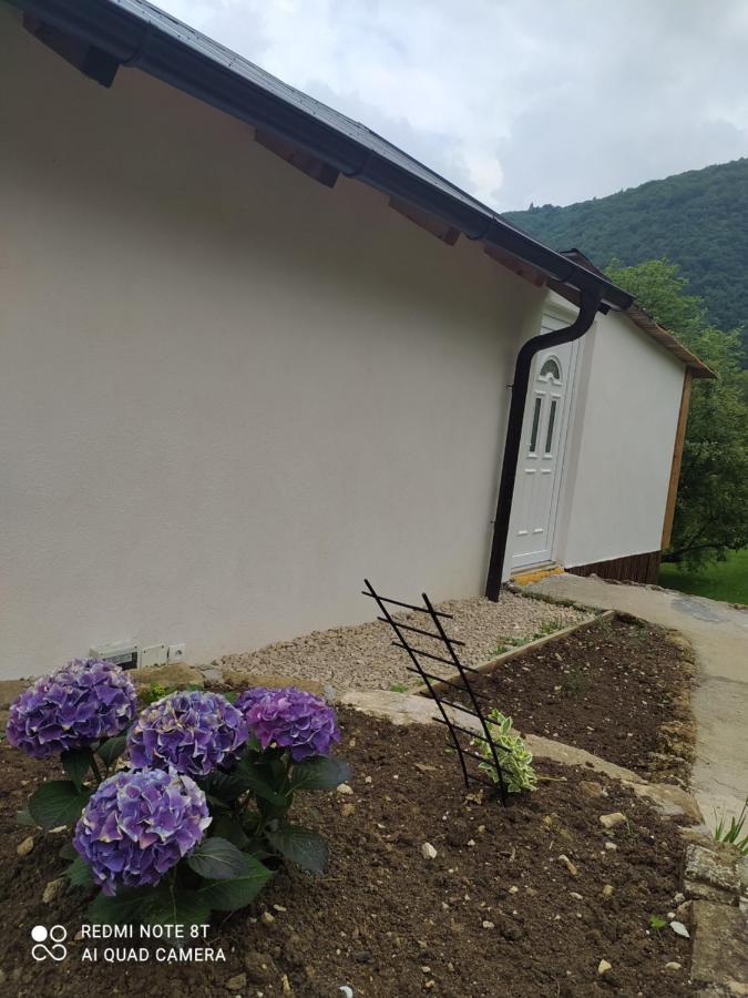 Lenilenii Bungalows Jajce Esterno foto