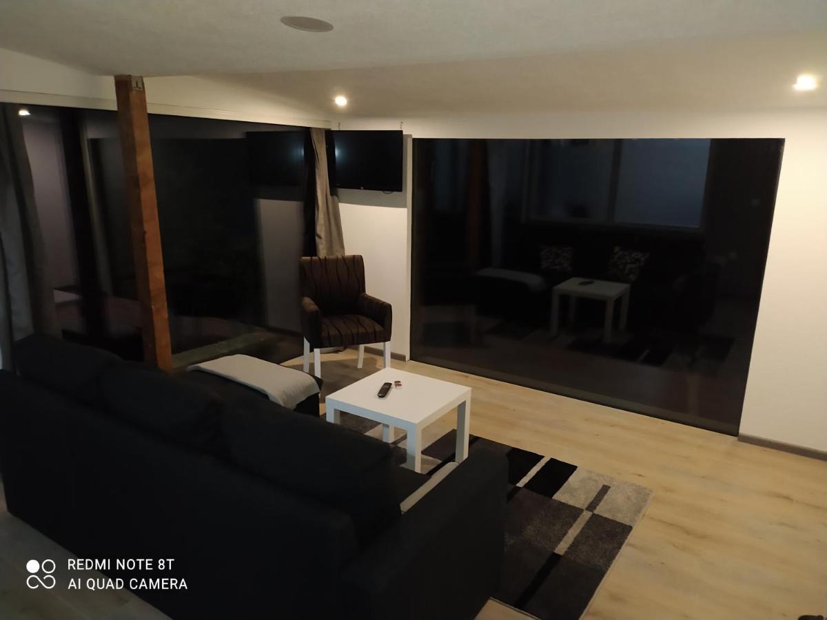 Lenilenii Bungalows Jajce Esterno foto