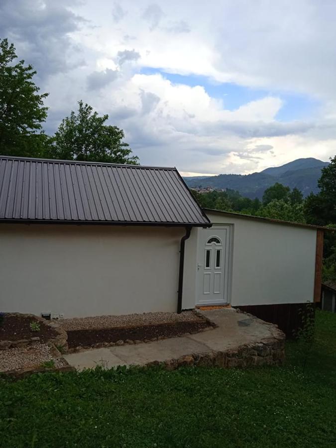 Lenilenii Bungalows Jajce Esterno foto