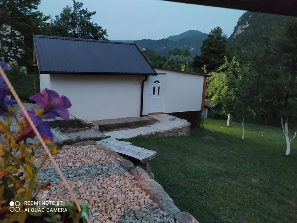 Lenilenii Bungalows Jajce Esterno foto